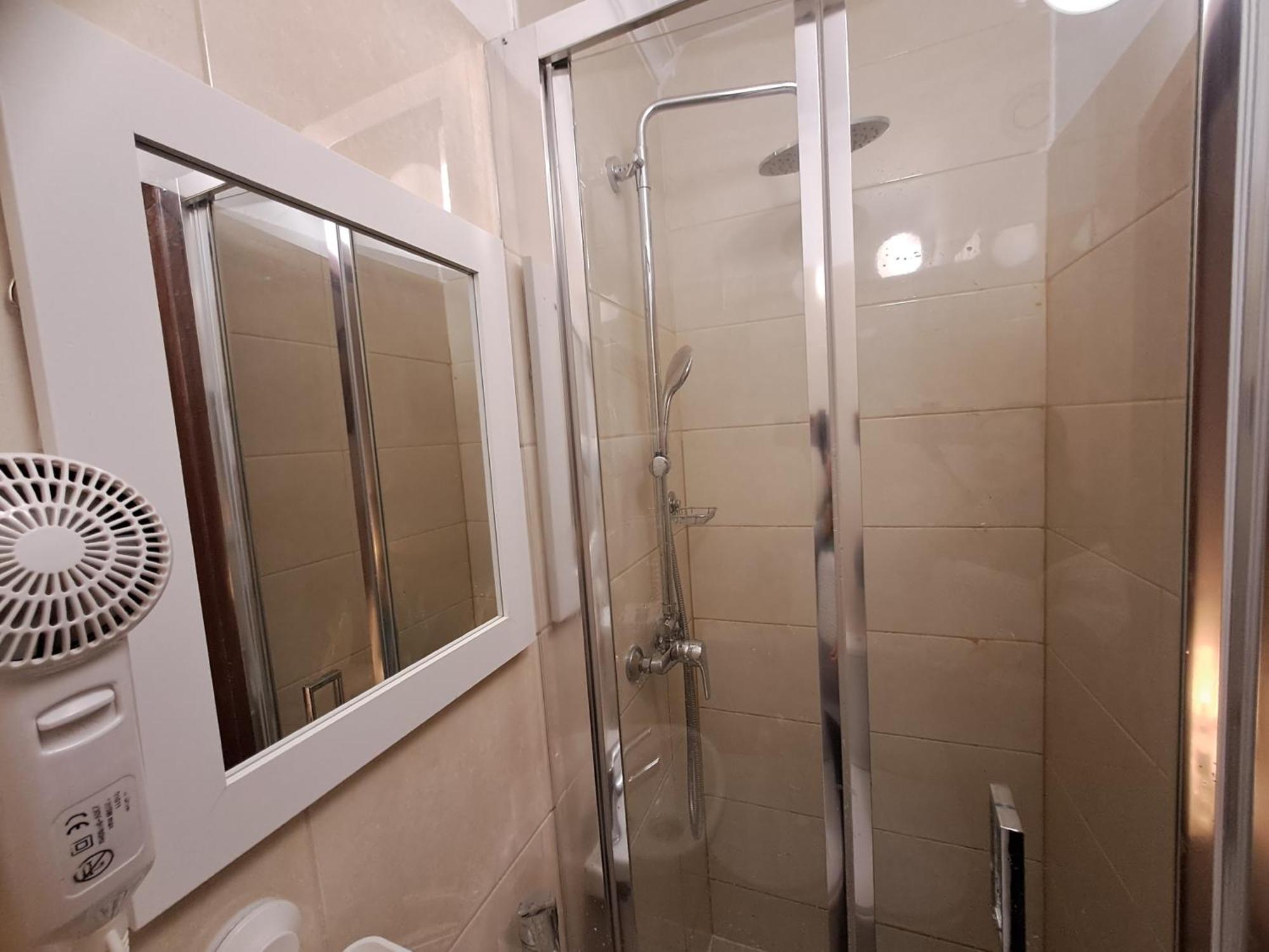 Local 4 Dreams Hotel Porto Bilik gambar